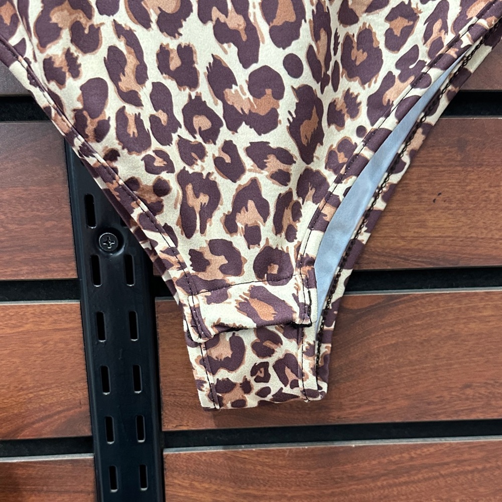 Sleeveless Leopard Print Mock Neck Bodysuit - Brown Animal Print - Picture 6 of 6